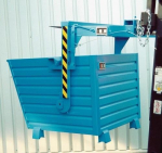 Kieptraverse voor kiepcontainer 700 l mechanisch, B 930 mm, kantelhoogte 1650 mm voor vorkheftruck en kraan, lichtblauw